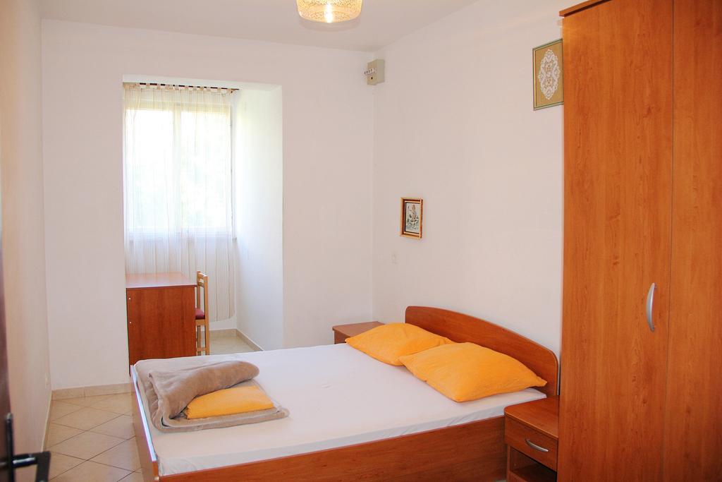 Huoneisto Fenix Two Bedroom Apartments *