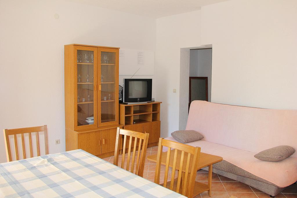 Huoneisto Fenix Two Bedroom Apartments *